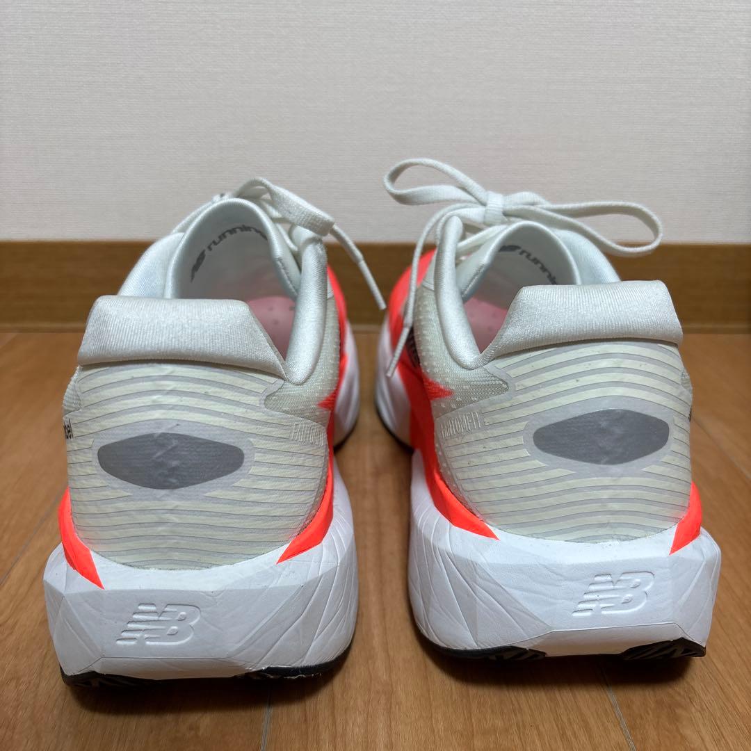 【限定値下げ】JP28 ニューバランス レベル FuelCell rebel