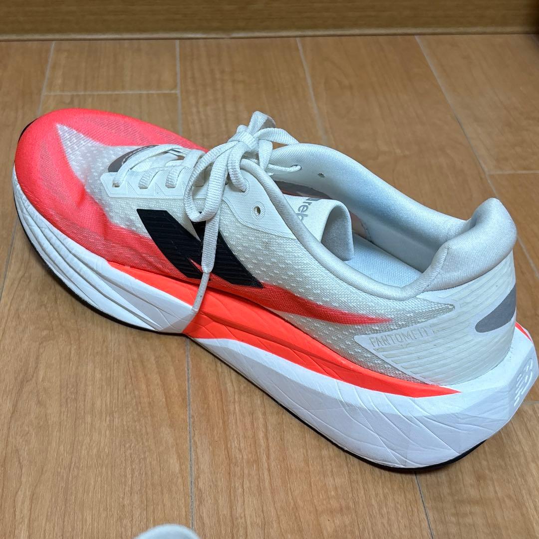 【限定値下げ】JP28 ニューバランス レベル FuelCell rebel