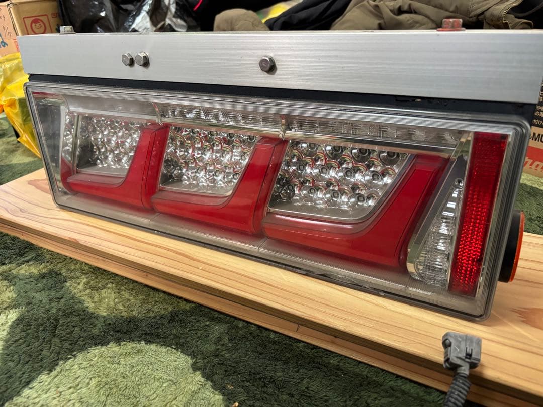 クオン　LEDテール　シーケンシャルなし　左右セット