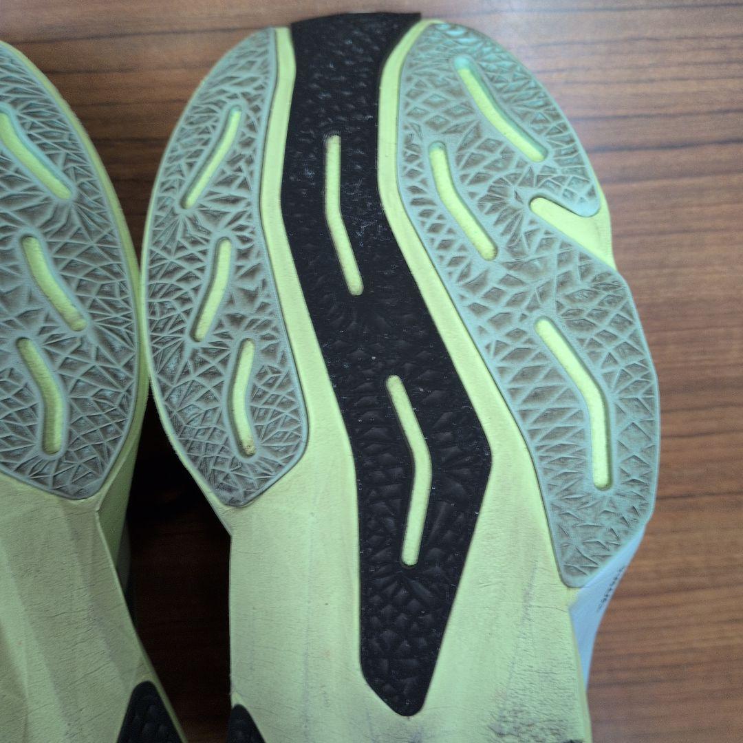 New Balance FuelCell Rebel v4ランニングシューズ