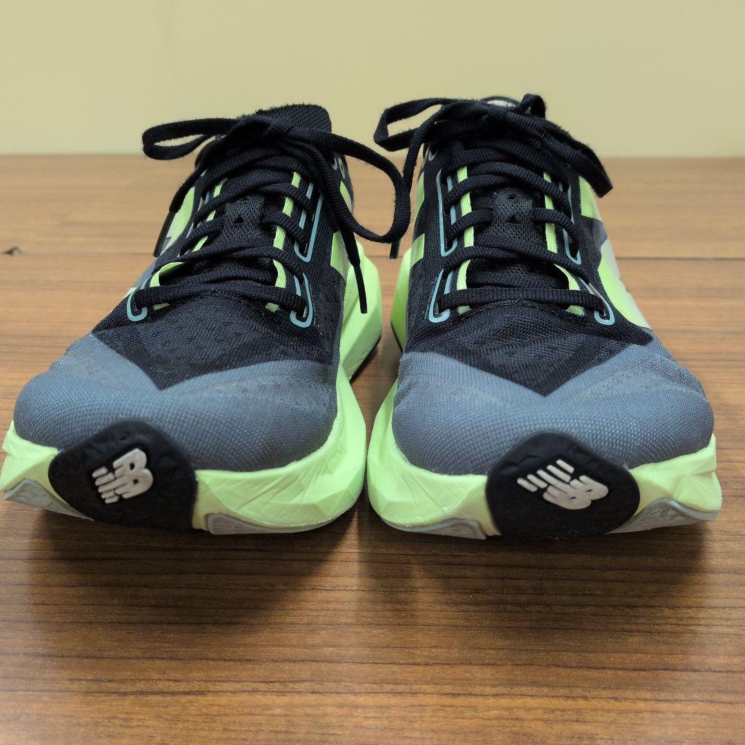 New Balance FuelCell Rebel v4ランニングシューズ