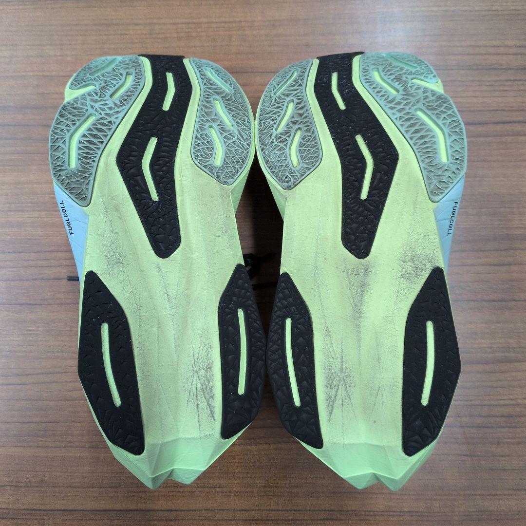 New Balance FuelCell Rebel v4ランニングシューズ
