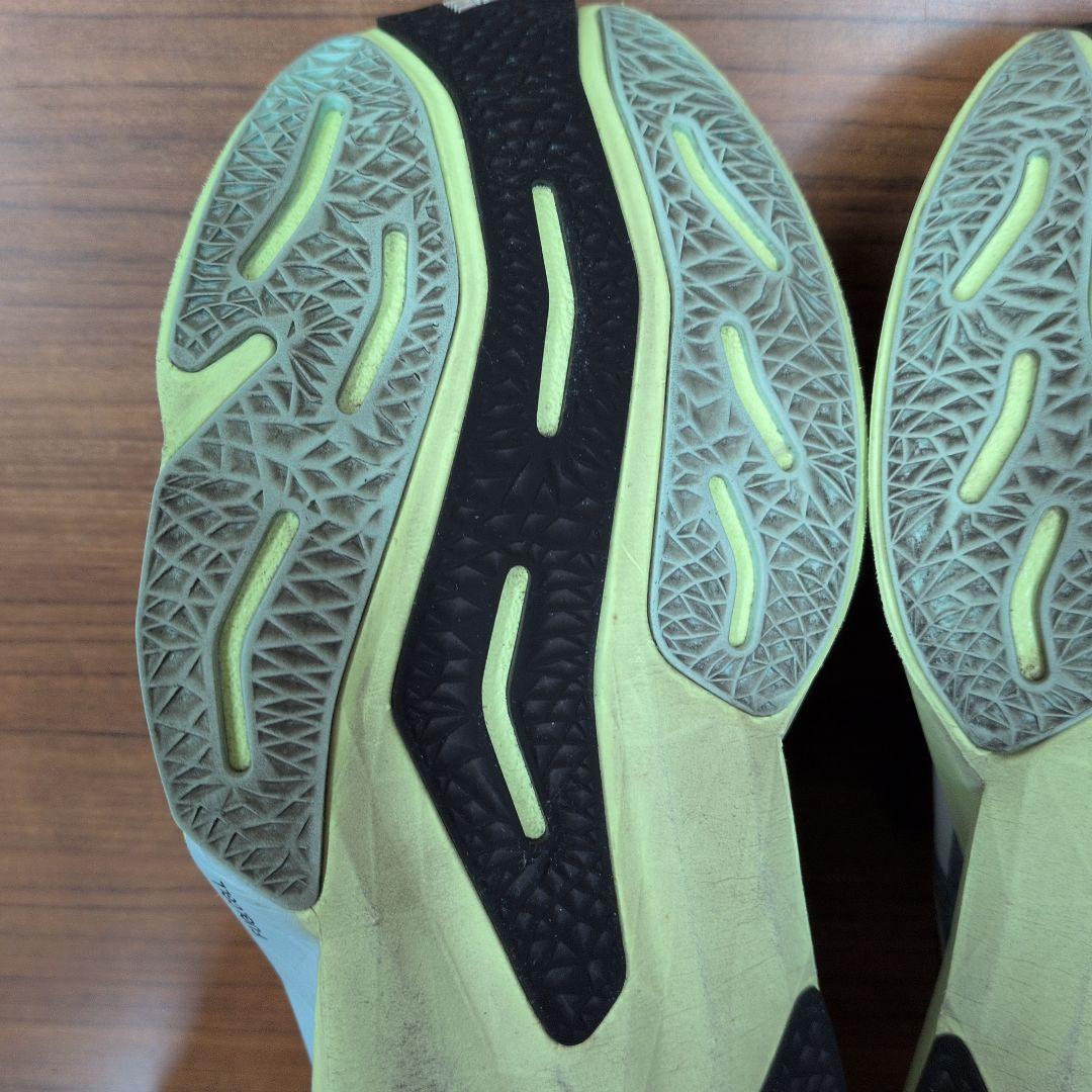 New Balance FuelCell Rebel v4ランニングシューズ
