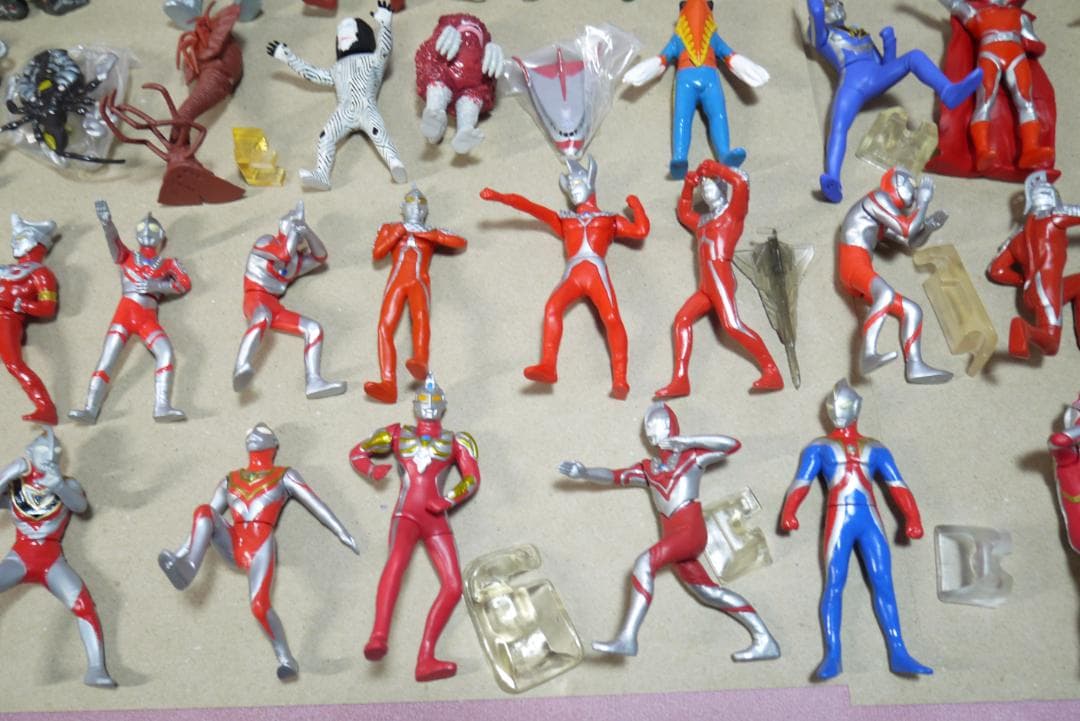 HG ウルトラ怪獣名鑑　ウルトラマン　ウルトラ怪獣　97体
