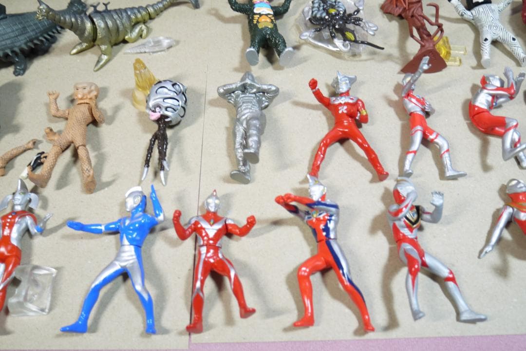 HG ウルトラ怪獣名鑑　ウルトラマン　ウルトラ怪獣　97体