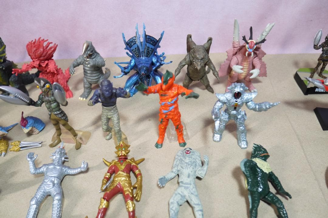HG ウルトラ怪獣名鑑　ウルトラマン　ウルトラ怪獣　97体