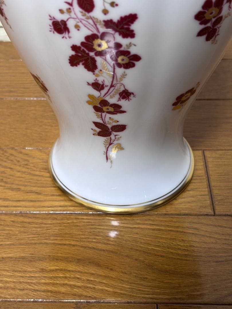 【大倉陶園】【美品】大花瓶　金彩と赤い花　35.5cm