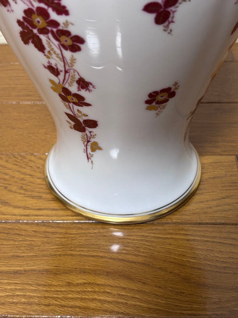 【大倉陶園】【美品】大花瓶　金彩と赤い花　35.5cm