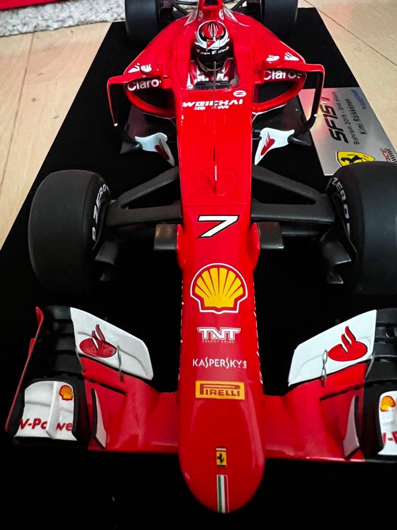 美品 1/18 ルックスマート ライコネン フェラーリ SF15-T 2015