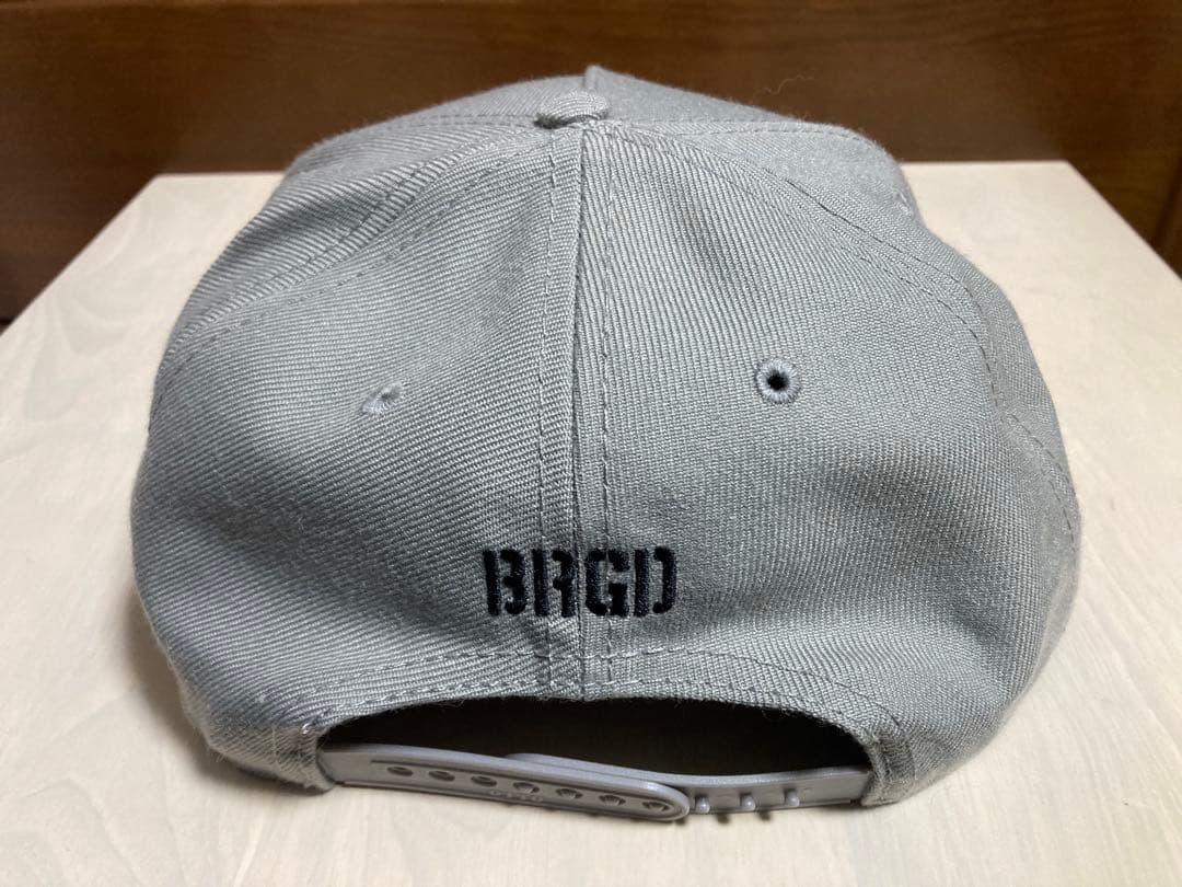 バスブリゲード BRGD BB CAボーンスナップバックハット ブラック/グレイ