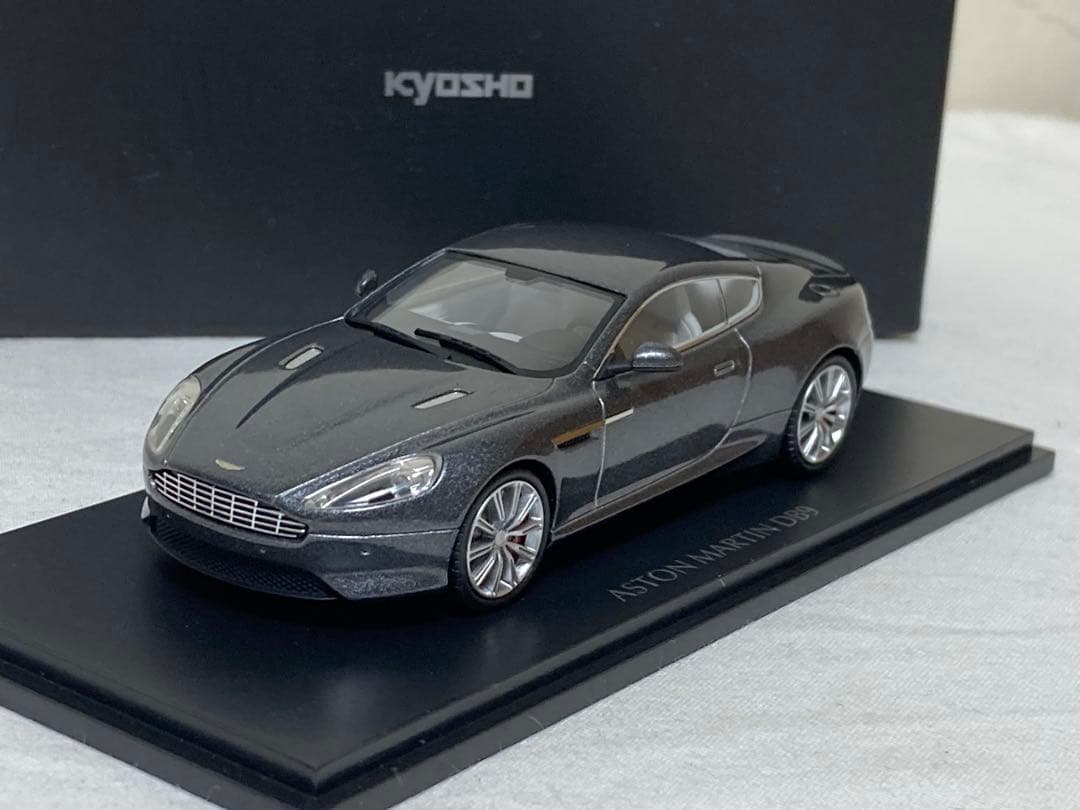 アストンマーティンDB9 メテオライトシルバー　京商製 1/43スケール
