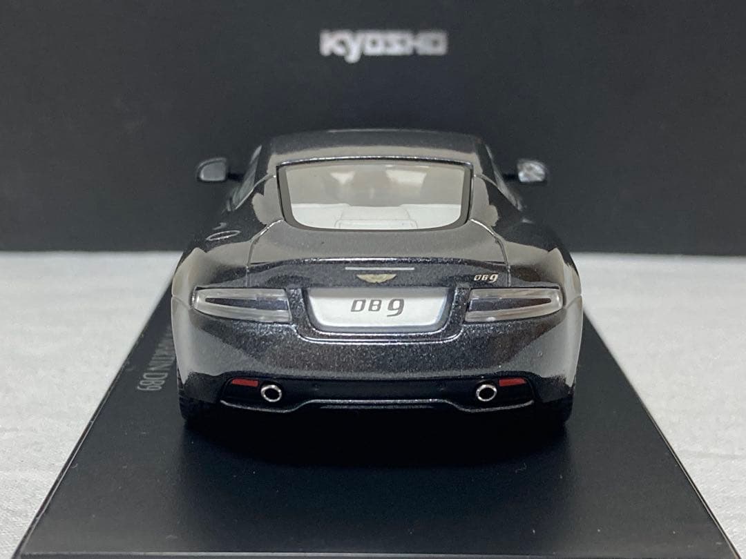 アストンマーティンDB9 メテオライトシルバー　京商製 1/43スケール