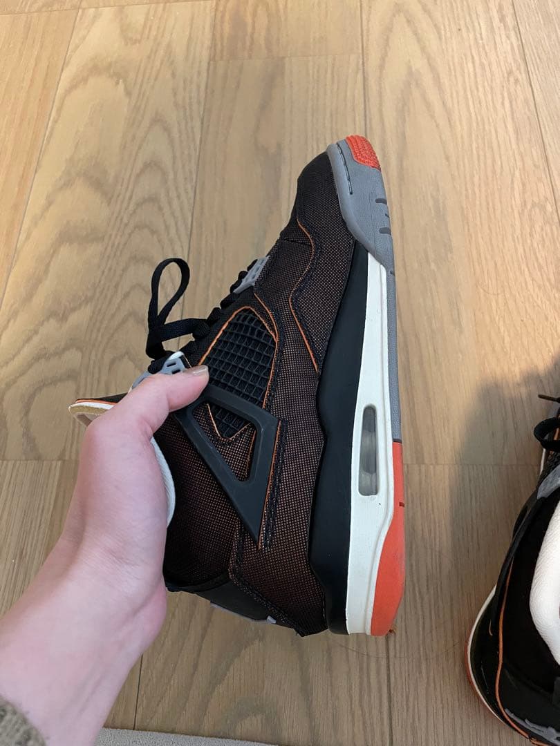 (値下げ交渉可)Nike Air Jordan 4 黒/オレンジ