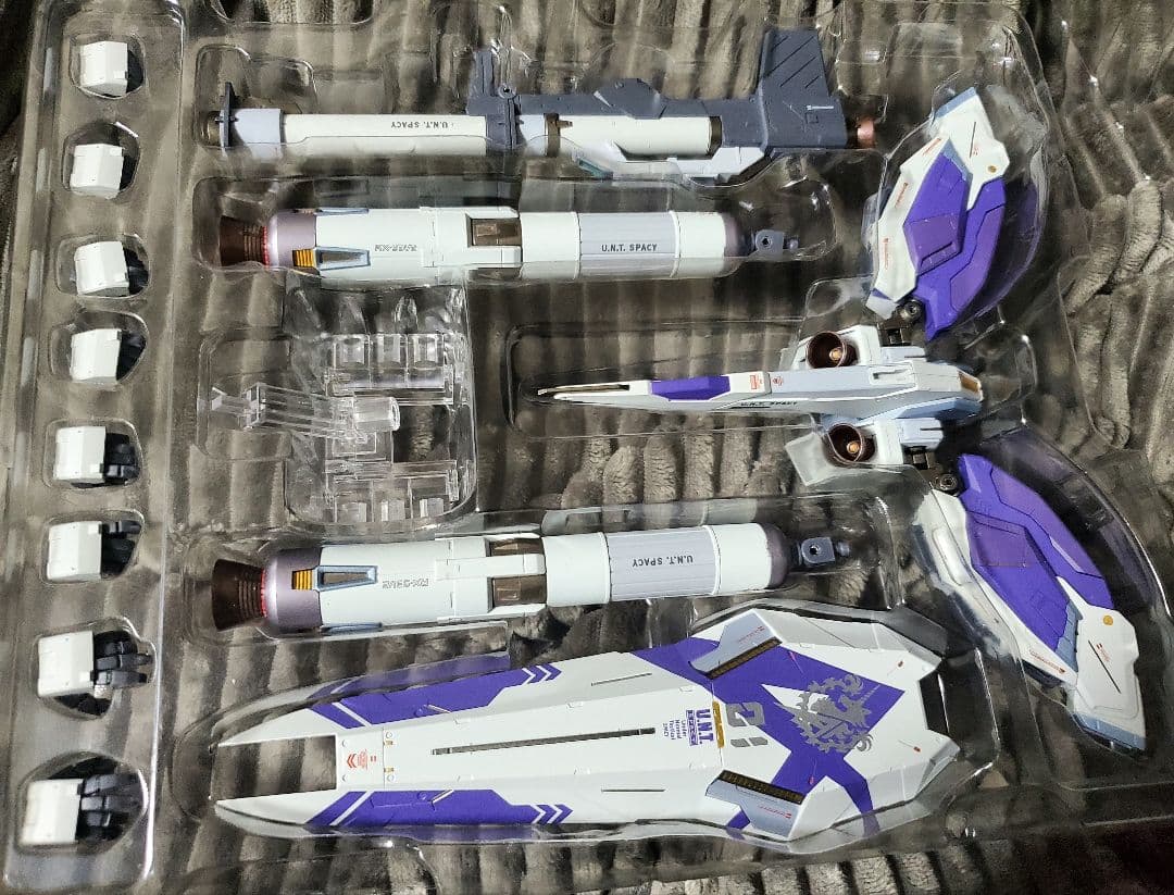L BUILD Hi-νガンダム　※シールド交換品