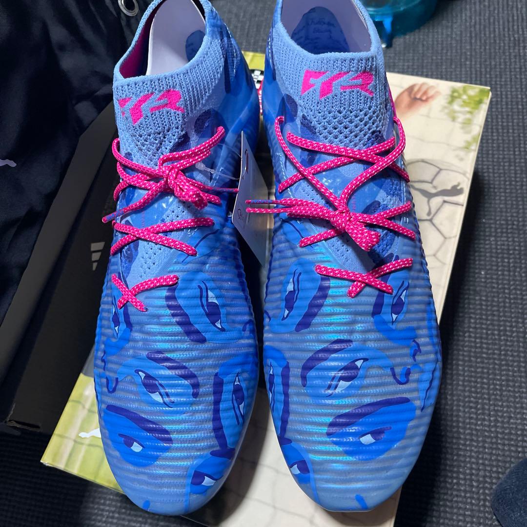 新品　PUMAフィーチャー8アルティメットXキッドスーパー￼FG 27㎝