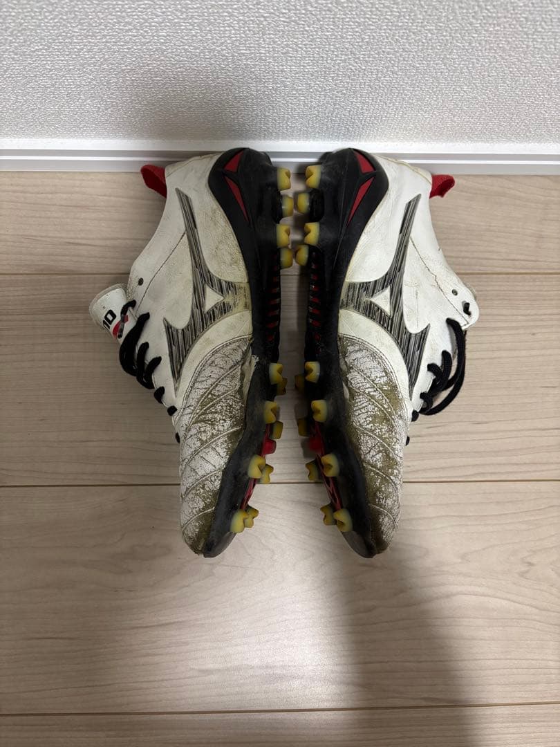 Mizuno サッカースパイク ホワイト/レッド 天然芝対応