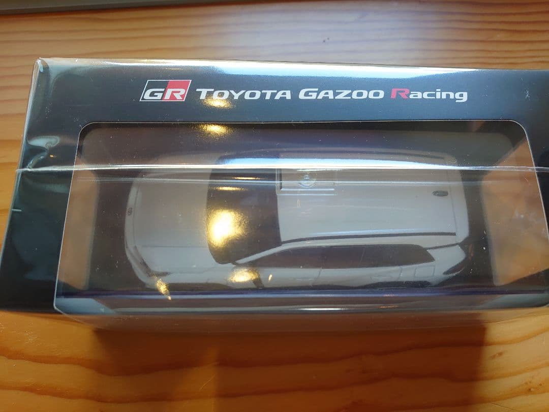 【2台】新型RAV4 GRスポーツ ブラックホワイト　／ホワイト　カラーサンプル