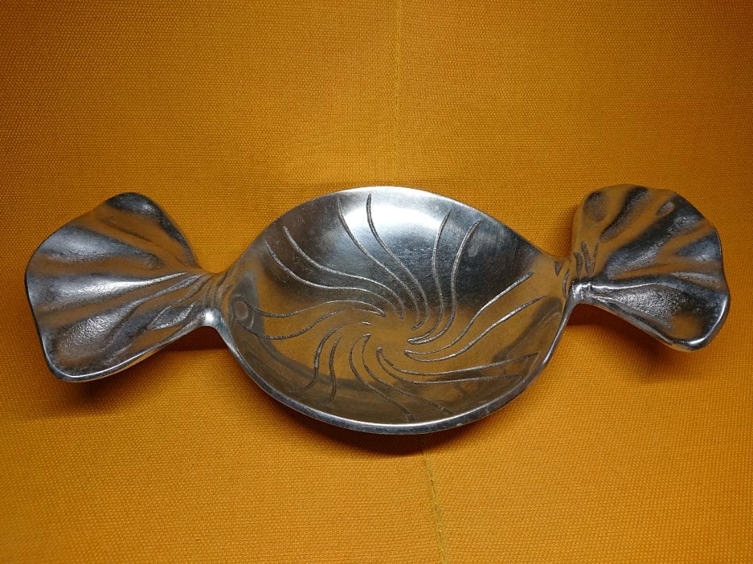 【美品】皿　トレイ　金属　オブジェ　置物　インテリア　工芸品　美術品　A1100