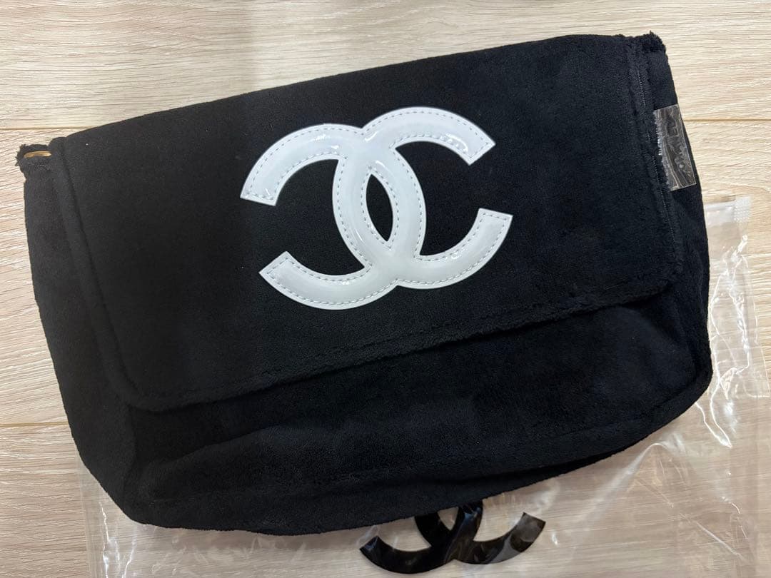 CHANEL シャネル ミニバッグ ポーチ ブラック×ホワイトロゴ.