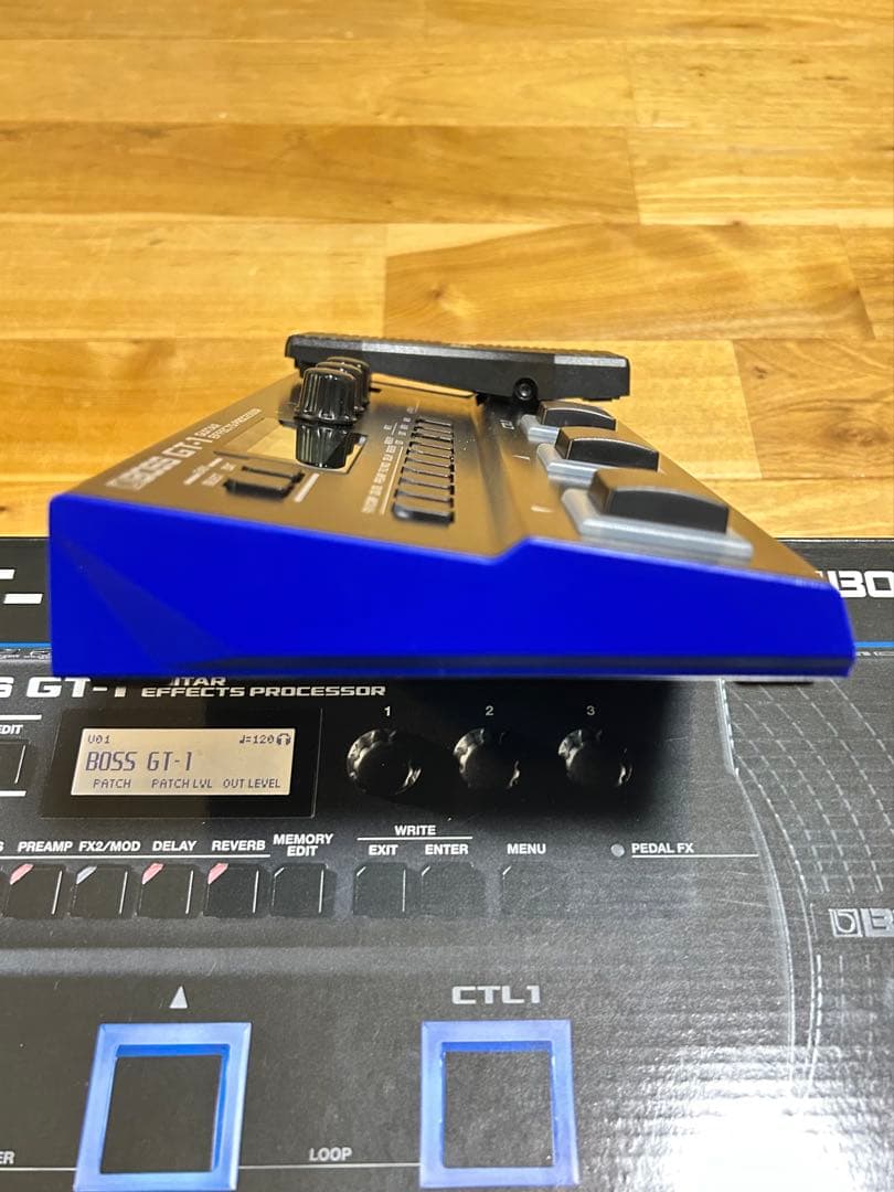 BOSS GT1 ギターマルチエフェクター