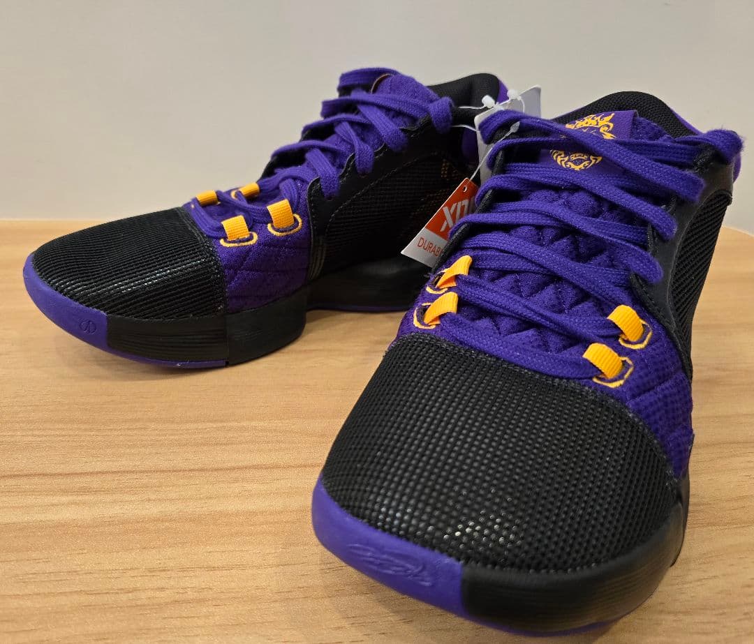 NIKE レブロンウィットネス8 (27cm)