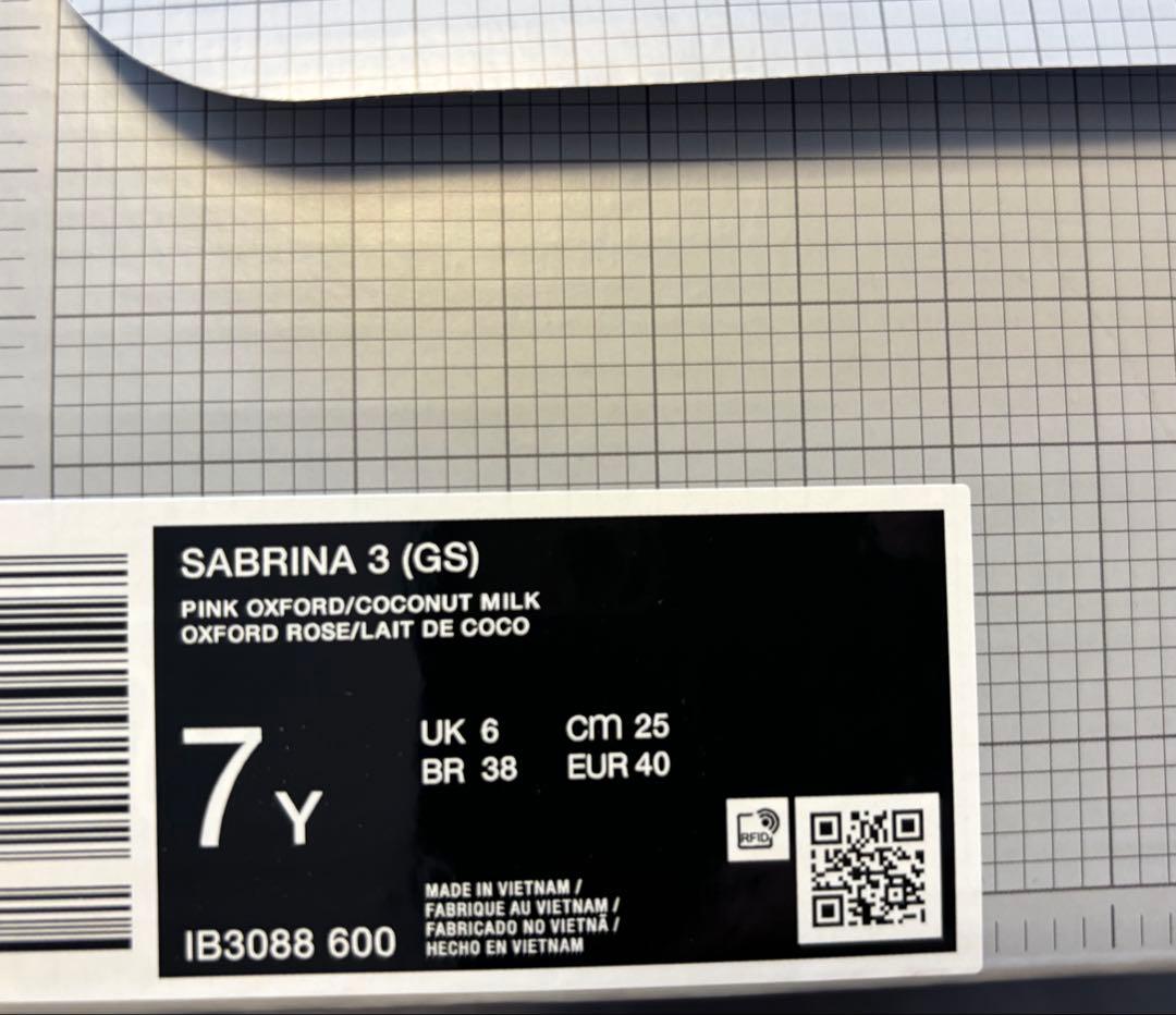 NIKEナイキ　バッシュ　サブリナ3　GS　25センチ