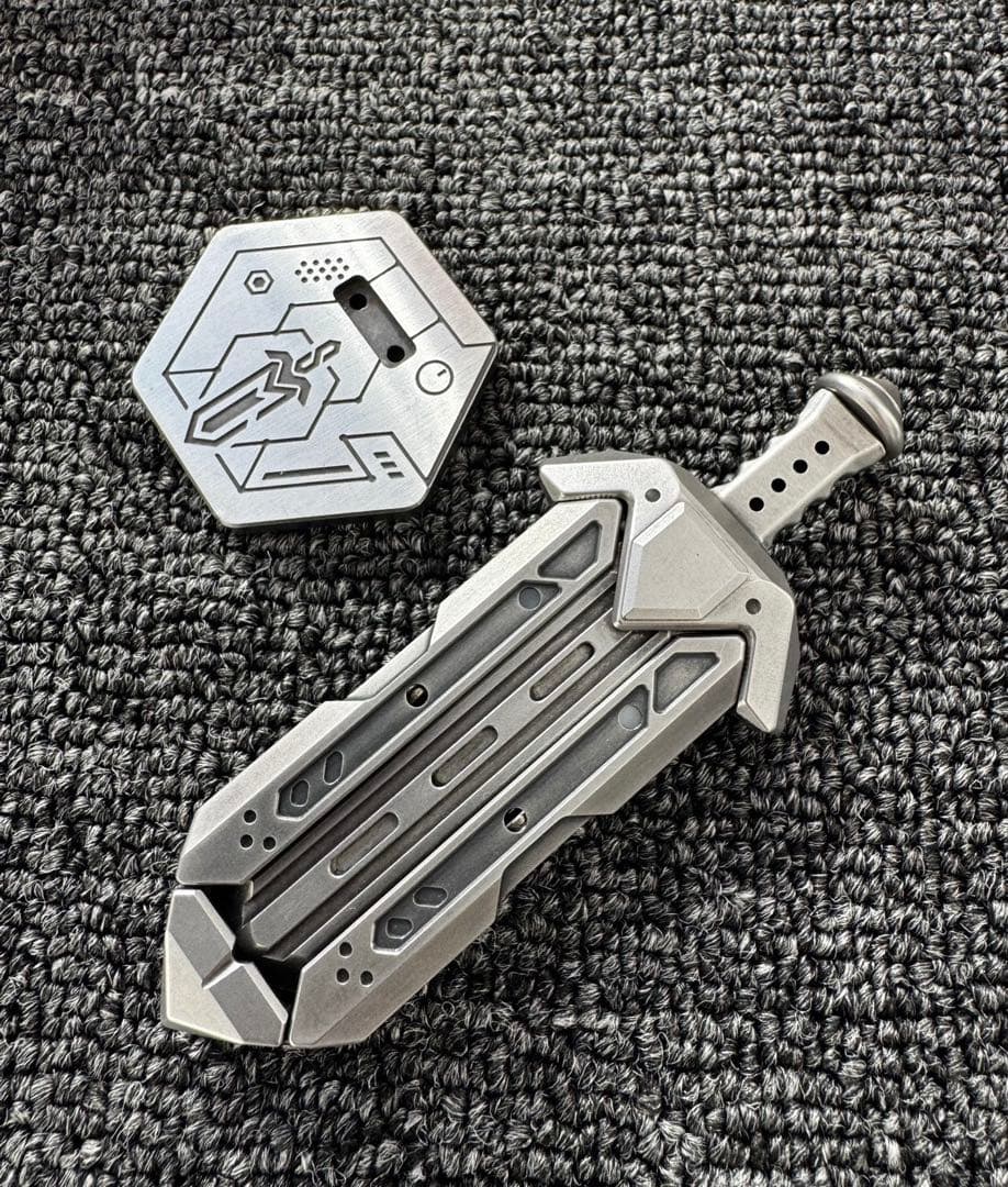 EDC 玩具　おもちゃ　サイバー風金属製剣型おもちゃ　限定品