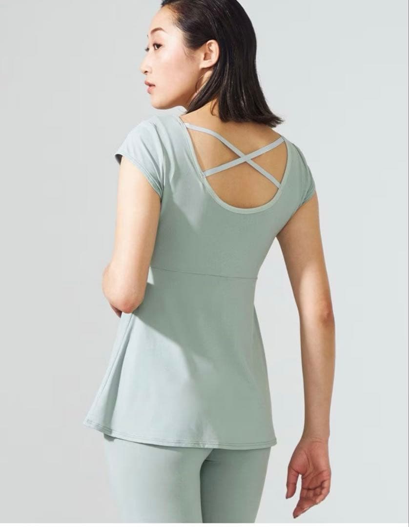 新品✩.*˚Chacott BALANCEバッククロスフレアトップL★チャコット