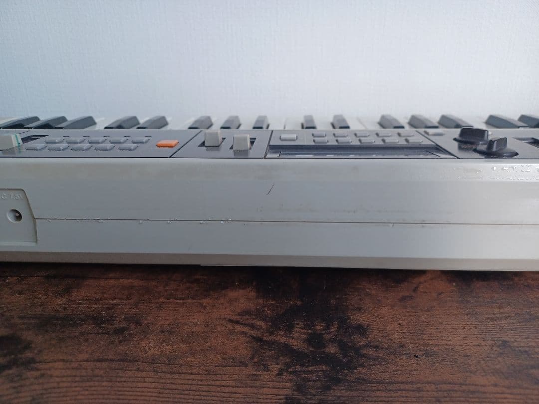 CASIO Casiotone MT-70 シンセサイザー　カシオ　キーボード