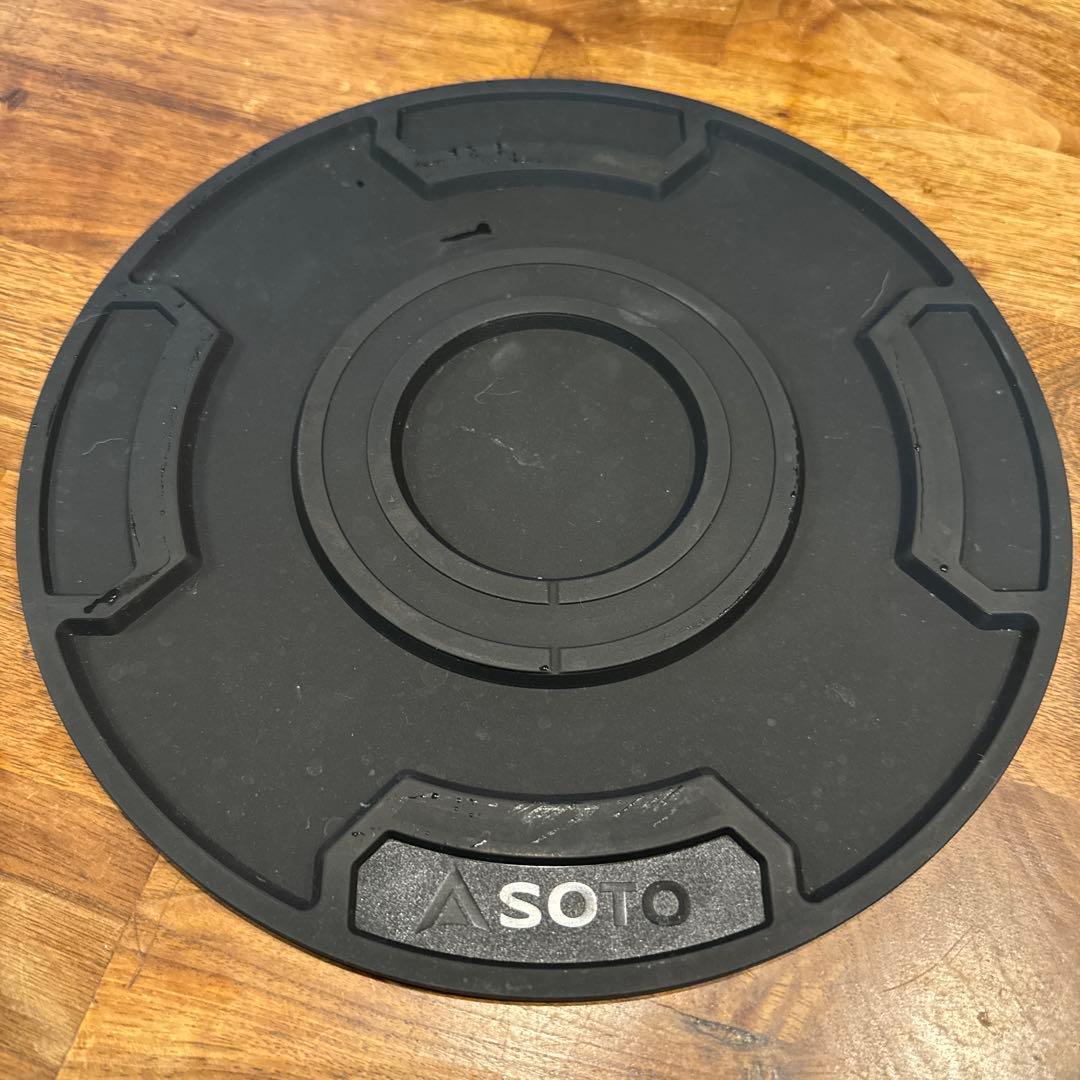 『SOTO ステンレスダッチオーブン10インチ』と『e-MEAL エミール』