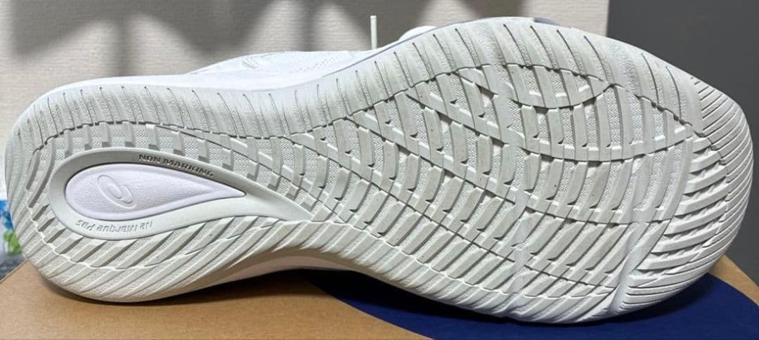 asics バスケットボールシューズ ノヴァサージ3 ホワイト　グレー