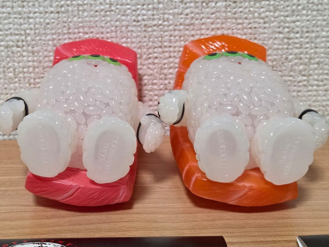 アートジャンキー One up. 寿司レスラー 大トロ サーモン ソフビ 2種