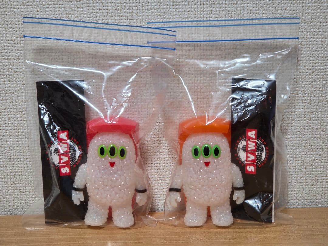 アートジャンキー One up. 寿司レスラー 大トロ サーモン ソフビ 2種