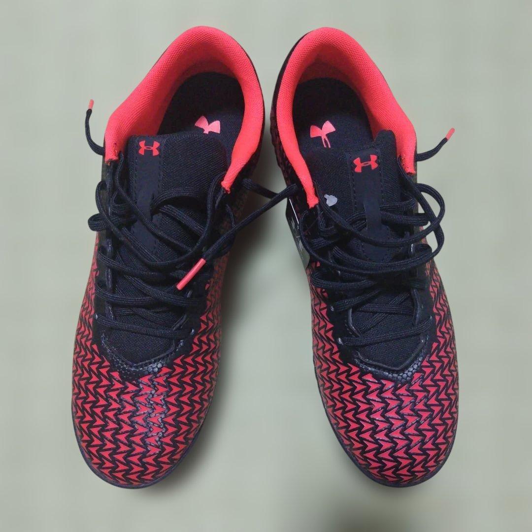 Under Armour　サッカー　トレーニングシューズ 黒/赤