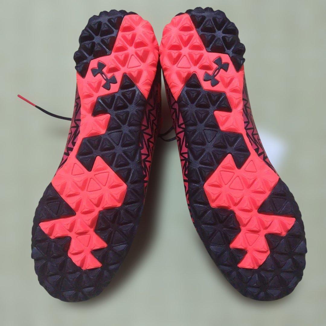 Under Armour　サッカー　トレーニングシューズ 黒/赤
