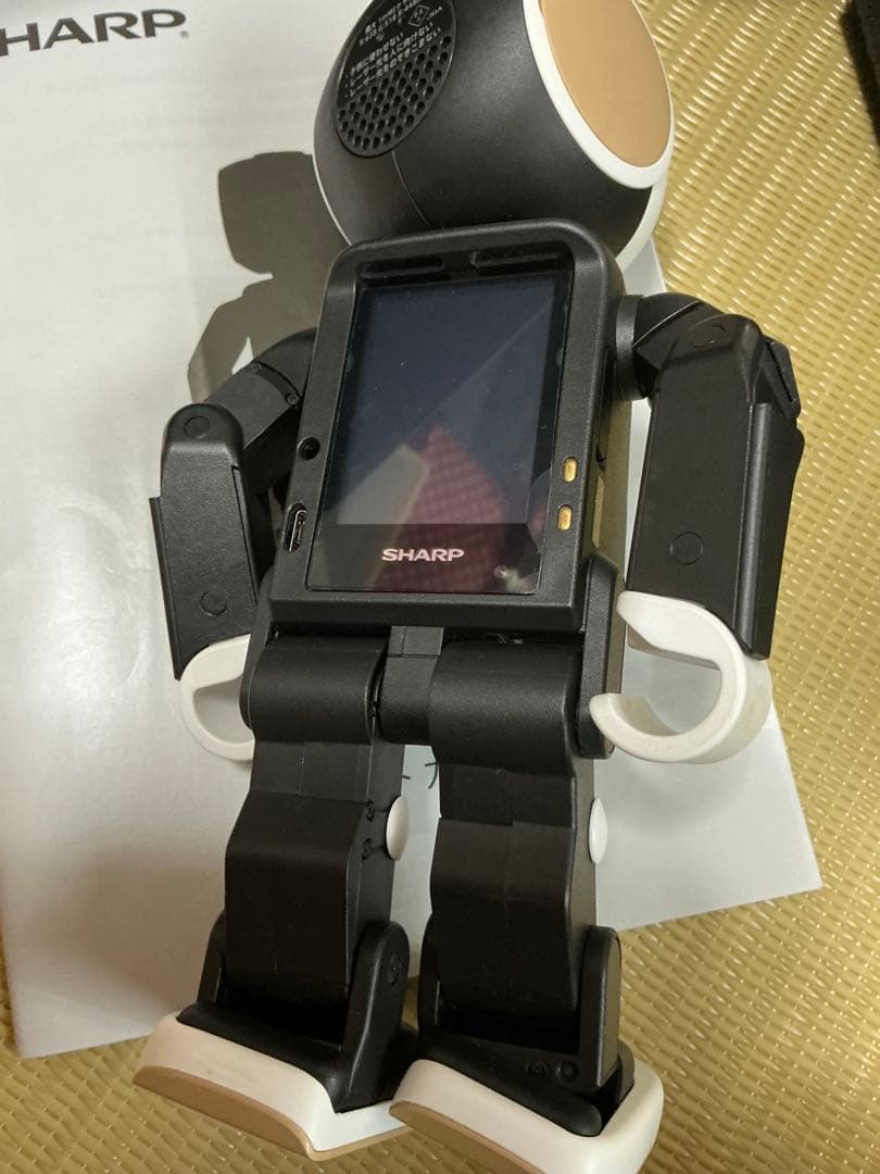 SHARP RoBoHoN ロボット型スマートフォン