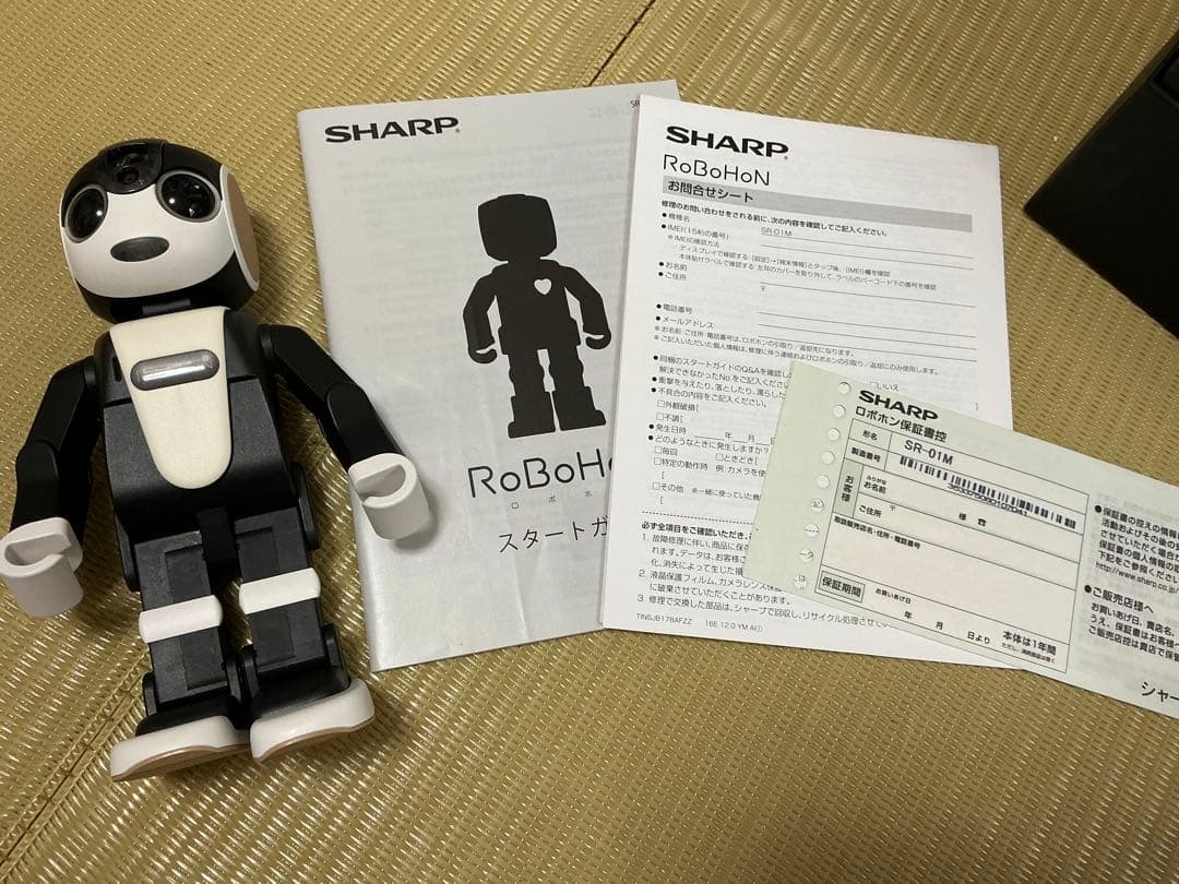 SHARP RoBoHoN ロボット型スマートフォン