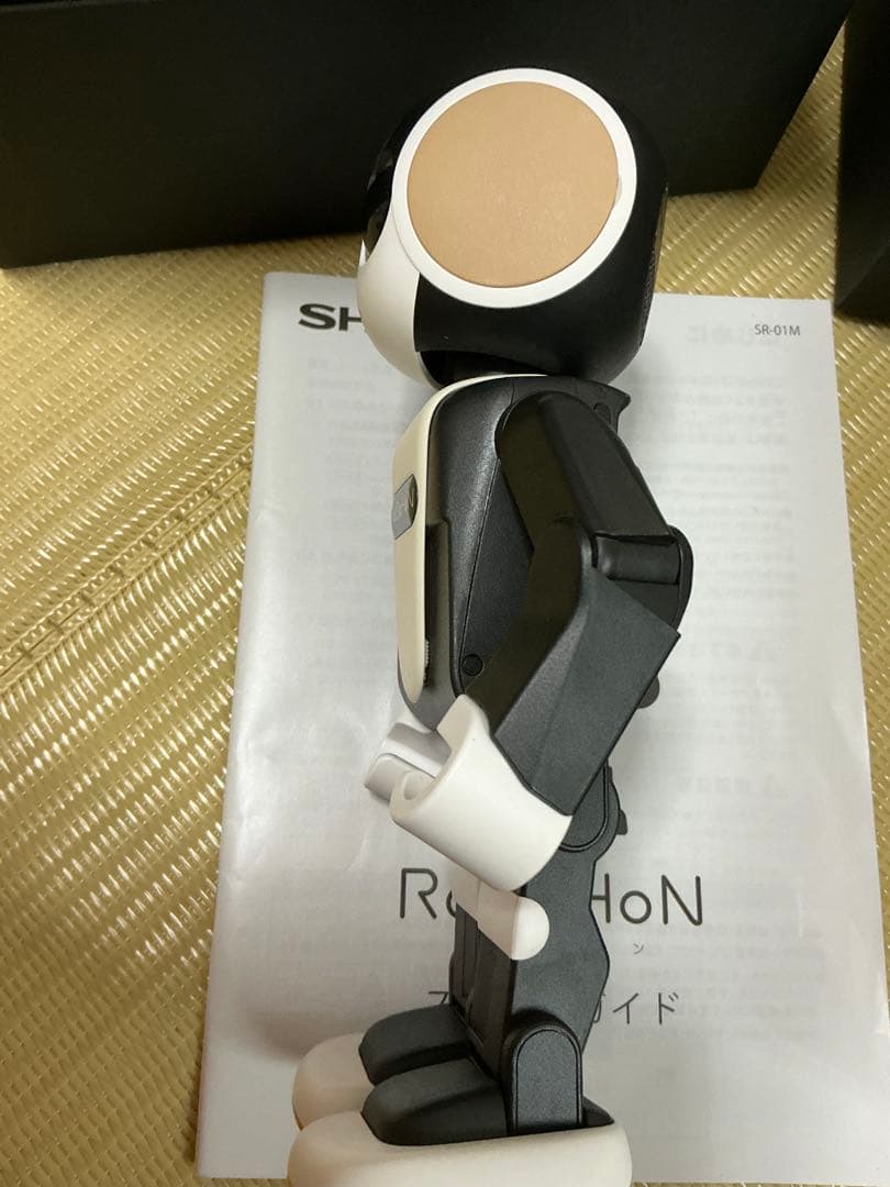 SHARP RoBoHoN ロボット型スマートフォン