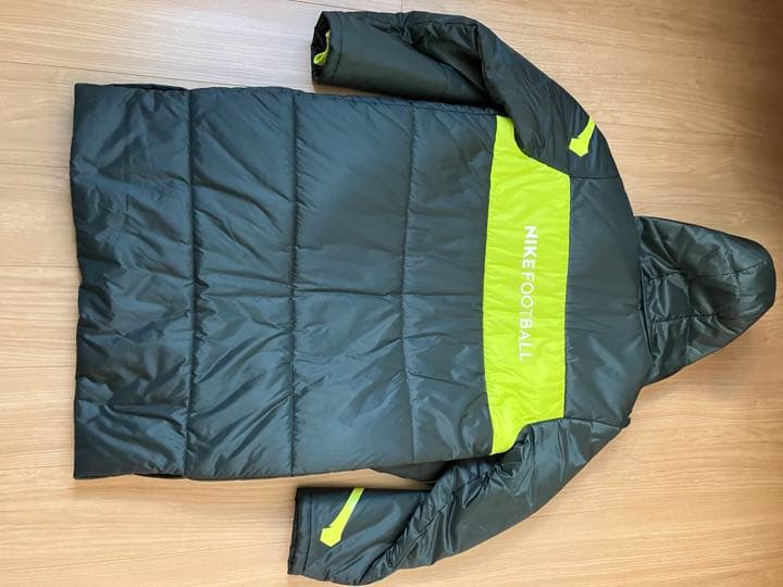 NIKE NFTBナイキベンチコート