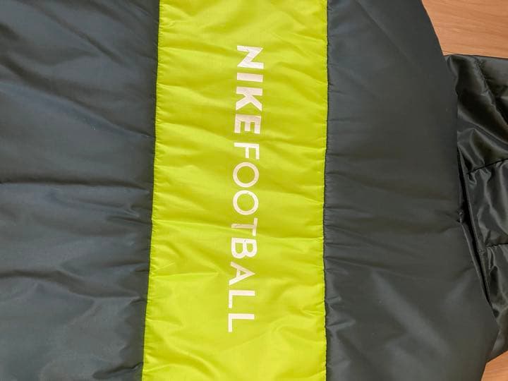 NIKE NFTBナイキベンチコート