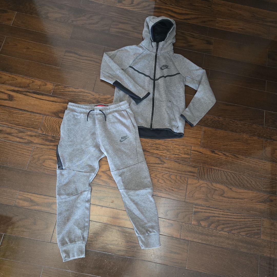 NIKE　テックフリース　セットアップ　レディース