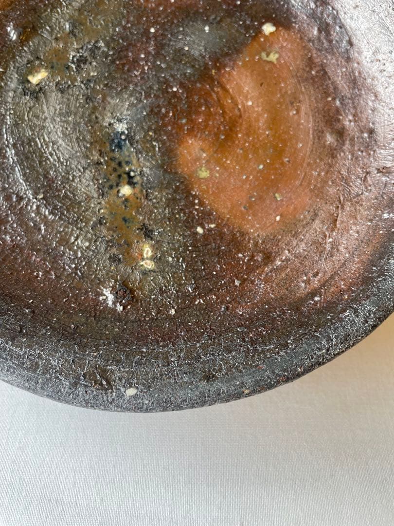 國吉清尚 作　焼締皿　石はぜ有り