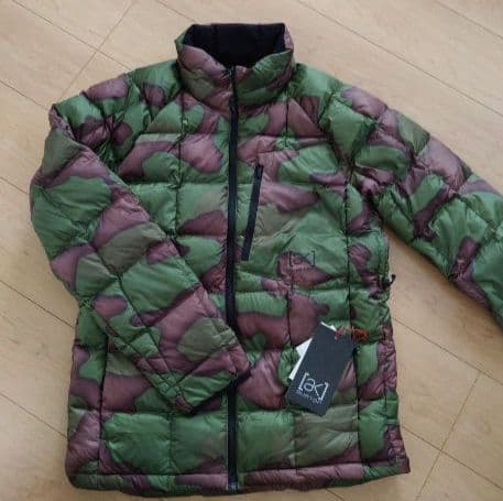 新品　バートン　INSULATOR DOWN ダウンジャケット L 迷彩