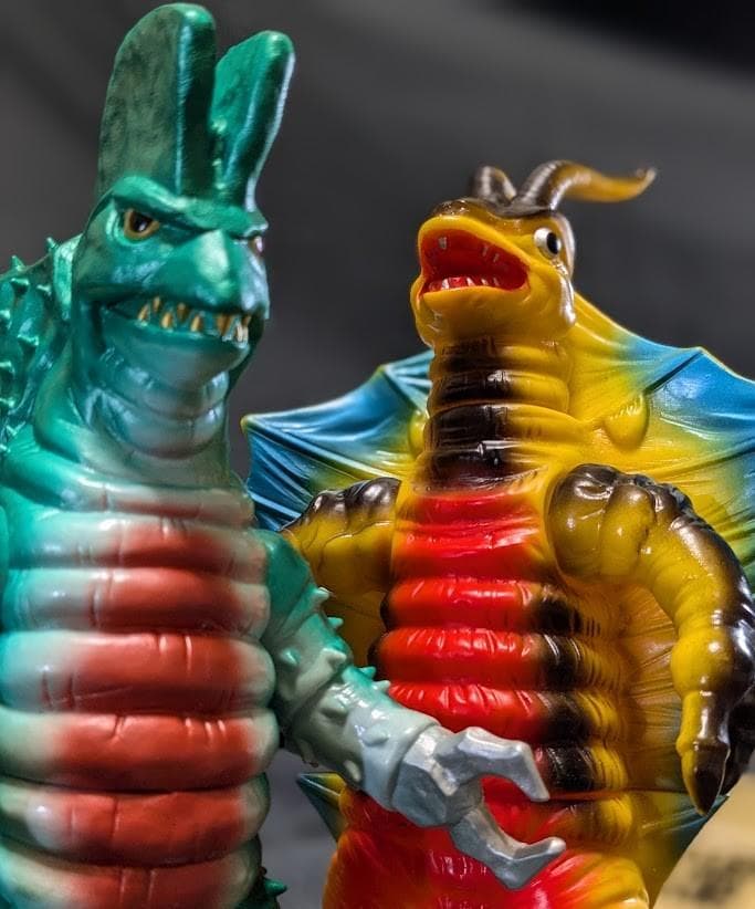 キングマイマイ成虫＆幼虫（ブルマァク復刻・怪獣郷）ソフビフィギュア２体セット