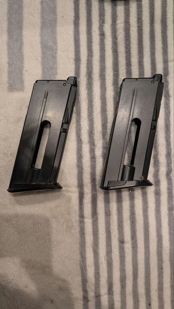 ファイブセブンピストル　CO2　Five-Seven マルシン 予備マガジン付き