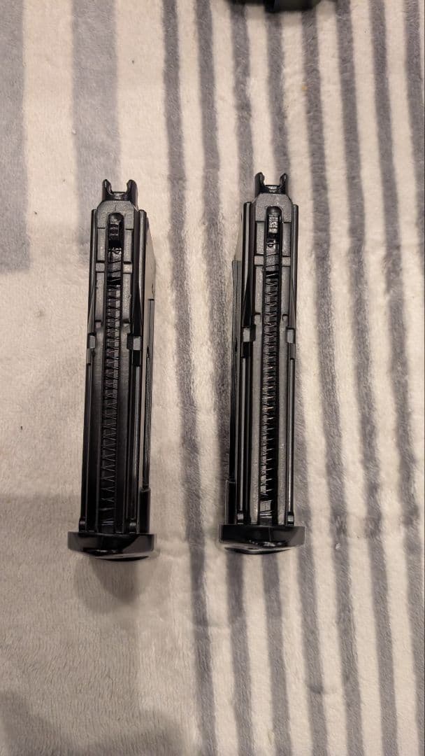 ファイブセブンピストル　CO2　Five-Seven マルシン 予備マガジン付き