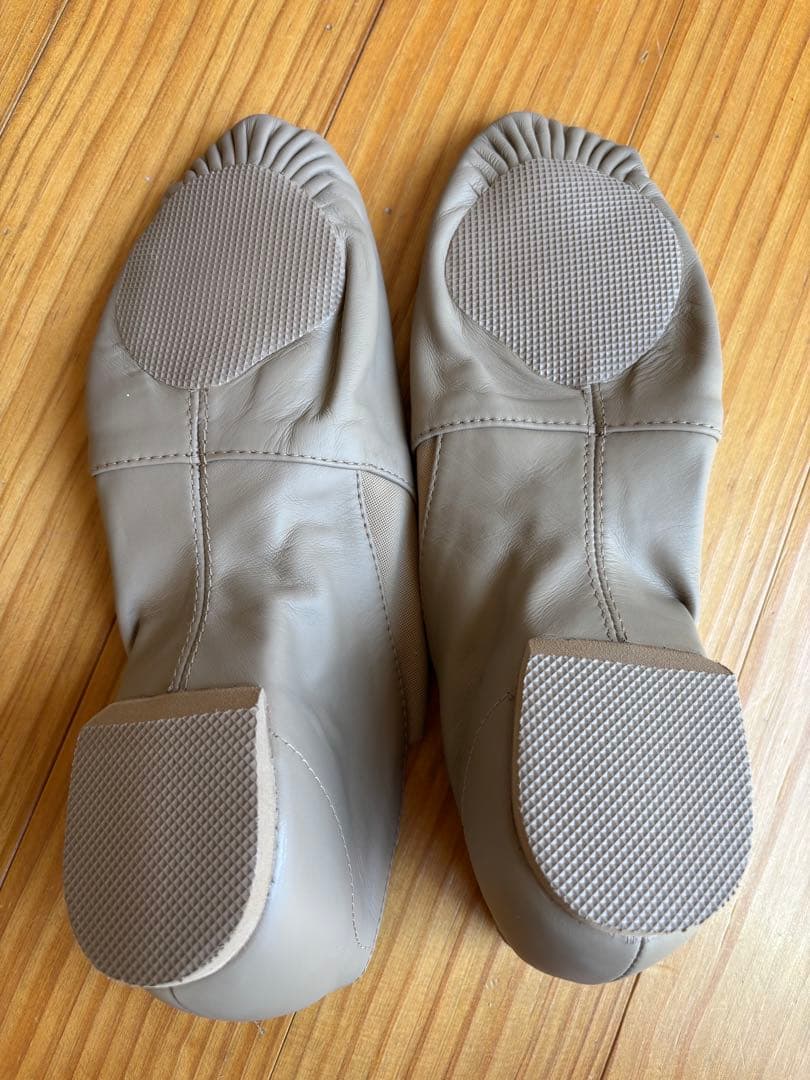 新品　BLOCH チアリーディングシューズ サイズ8 ベージュ