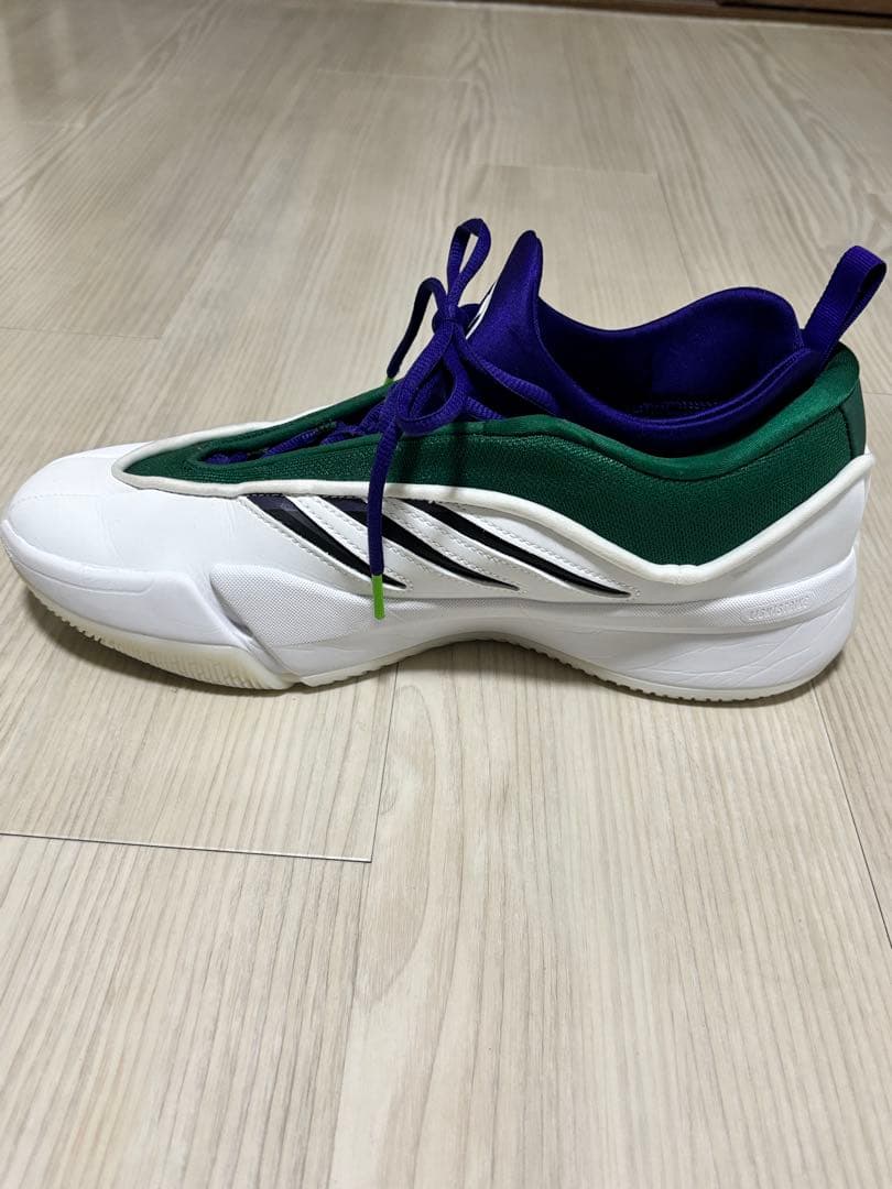adidas バスケットボールシューズ ホワイト/グリーン/ネイビー