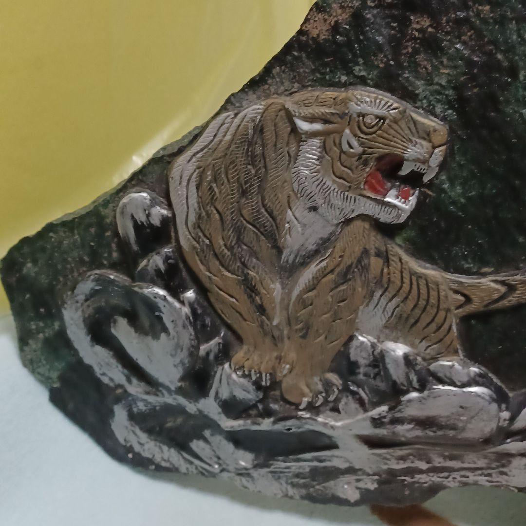 虎と竹と虎の置物　　　石彫刻
