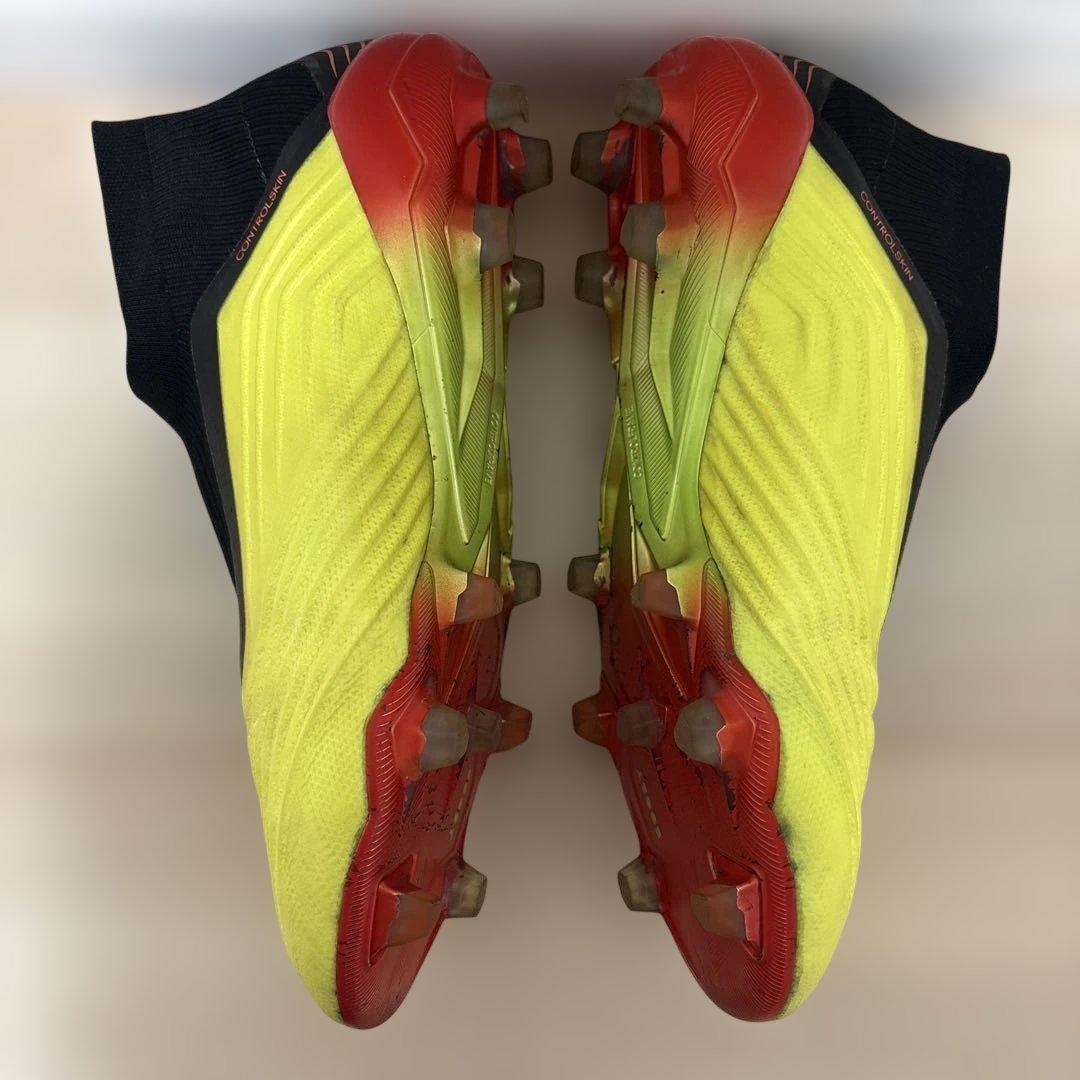 サッカースパイクadidasプレデター18+ 27cm